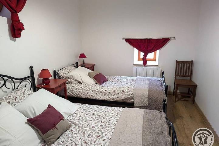 Location de vacances pour 15 personnes à Montrottier - 2