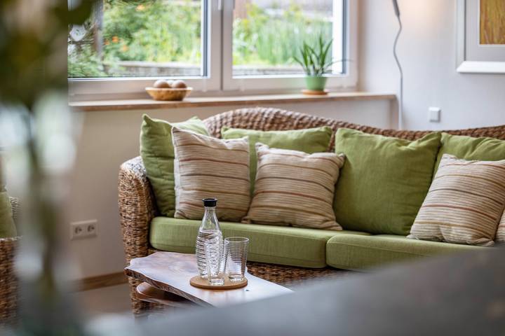Hel lejlighed, Apartment 'Alb-Sonne' with Private Terrace, Shared Garden and Wi-Fi in Sonnenbühl, Albsteig Trin 11