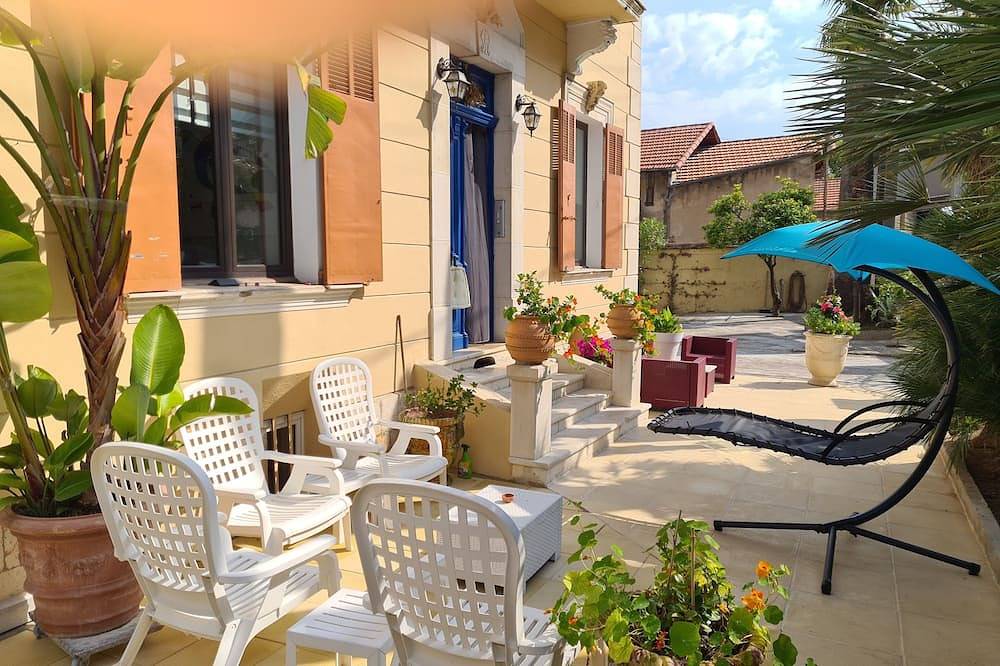 2-room apartment, fitted kitchen, private parking, shops, beaches. in Golfe-Juan, Vallauris