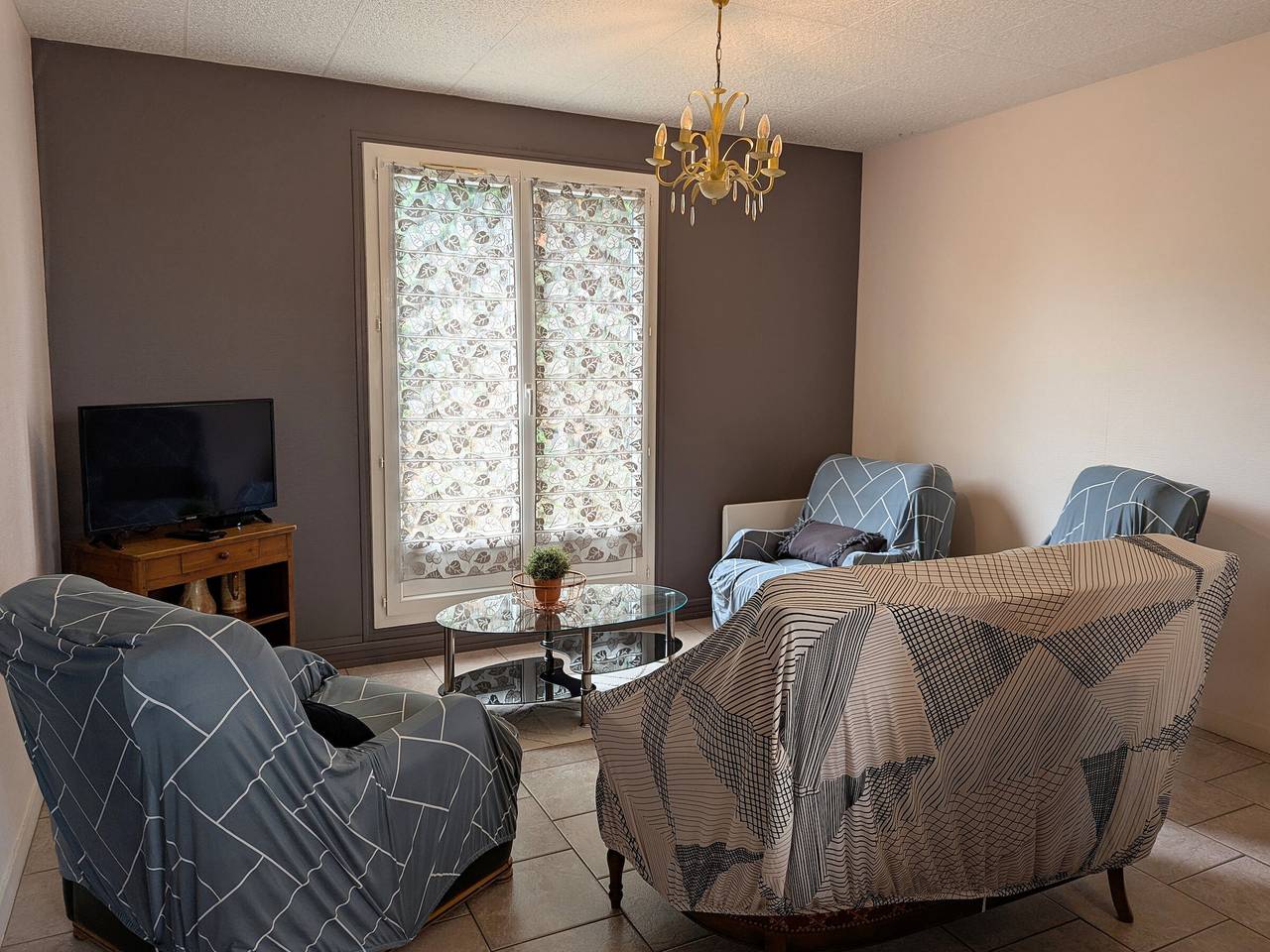 Gemütliches Haus mit Terrasse in der Nähe des Zentrums, 5 Schlafzimmer, 3 Bäder, Parkplatz verfügbar in Sully-sur-Loire, Sologne