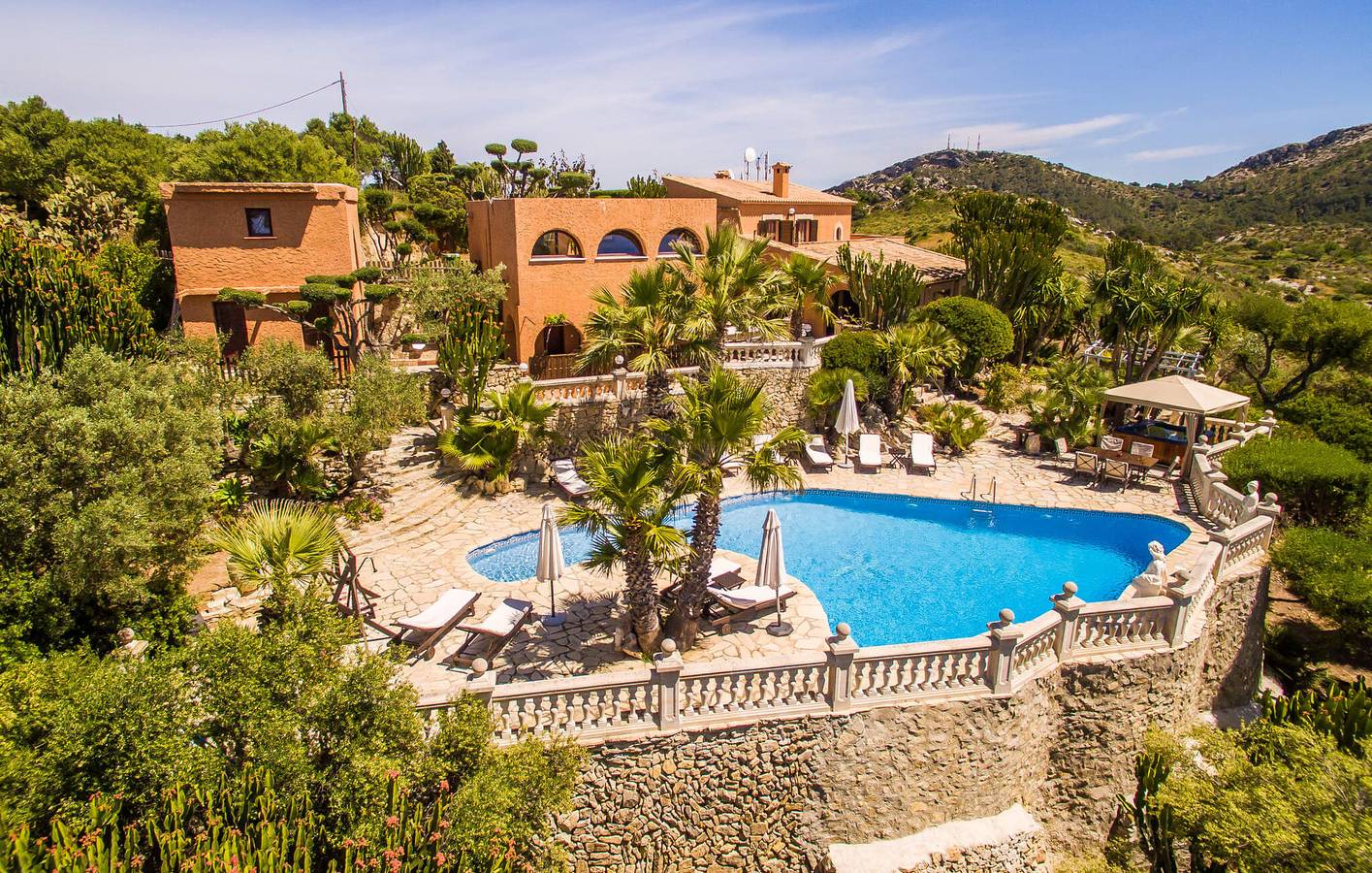 Apartment mit Meerblick, Terrasse, Pool und Grill in Alcúdia, Mallorca Norden