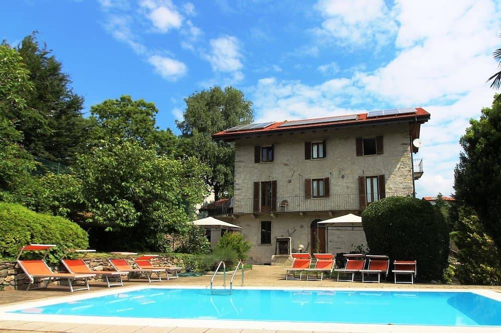 Ganze Wohnung, Casa Frey apt. 3 room apartment on Lake Orta with garden and swimming pool in Vacciago, Comune di  Ameno