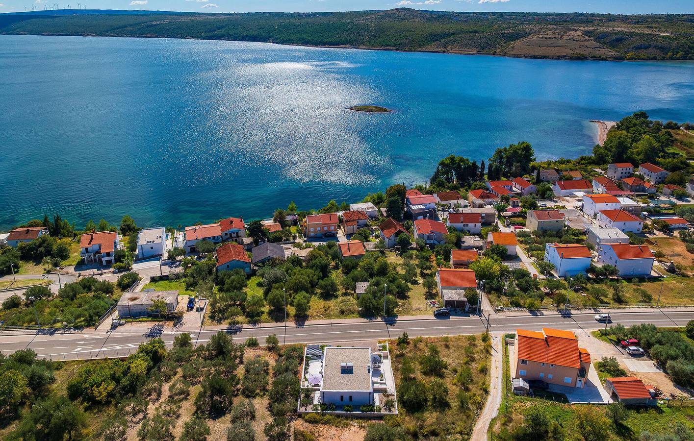 Malerische 200 m² große Wohnung mit Meerblick, Pool und WLAN – 500 m vom Strand entfernt in Novigradsko More, Zadar