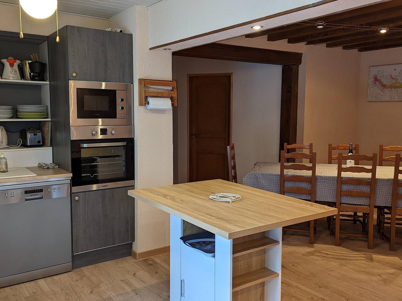 Geräumiges neues Haus zwischen Weinbergen und Wiesen, umzäunter Garten, Haustiere erlaubt, Parkplatz in Bévy, Dijon und Umgebung