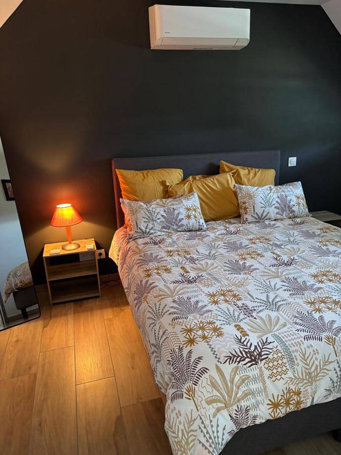 Location de vacances pour 4 personnes, avec Jacuzzi et Terrasse ainsi que Piscine et Vue à Rumegies