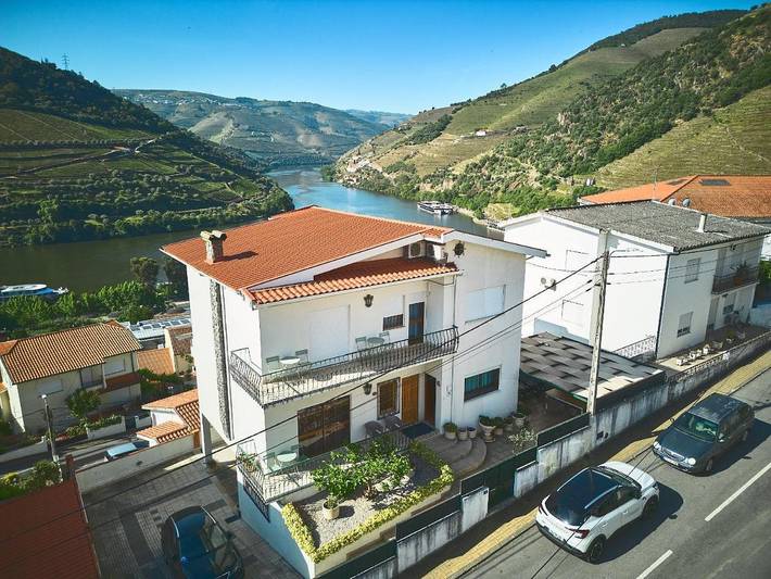 Chambre d’hôte pour 2 personnes, avec Balcon et Terrasse ainsi que Jardin et Piscine à Pinhão