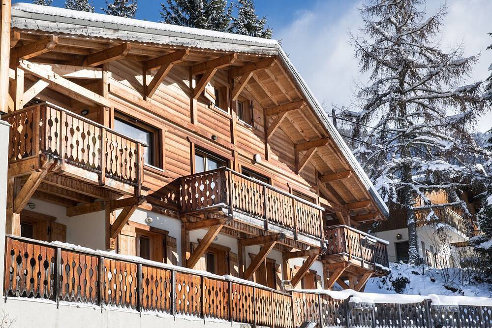 Modernes 4-Bett-Chalet mit Whirlpool, herrlichem Blick über Morzine in Morzine, Les Portes du Soleil