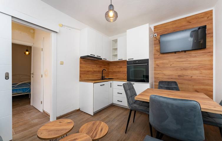 Ganze Ferienwohnung, Gemütliche Ferienwohnung mit Terrasse in der Nähe der Küste und des Stadtzentrums in Donji Karin in Donji Karin, Zadar