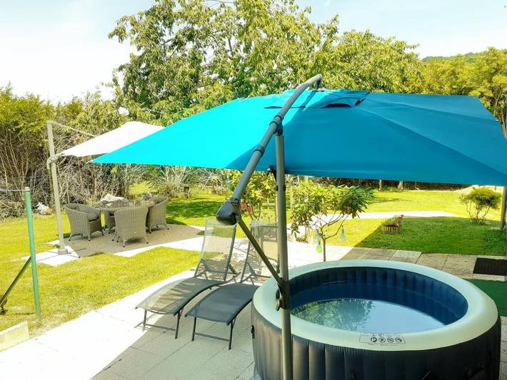 Location de vacances pour 4 personnes, avec Balcon et Jacuzzi ainsi que Terrasse et Vue à Gasny