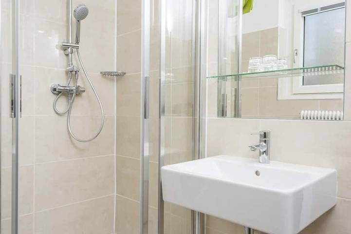 Ganze Wohnung, Apartment  comfortable   spacious living in Hernals, Wien