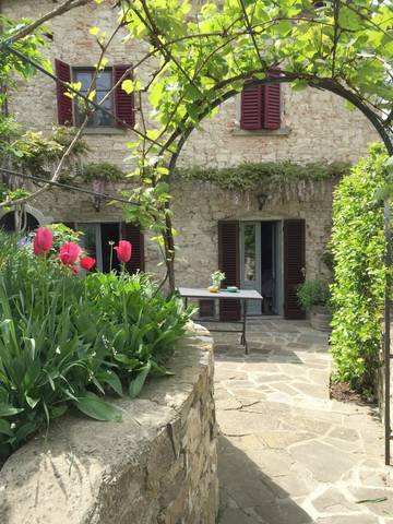 Gîte pour 3 personnes, avec jardin ainsi que vue et terrasse à Greve In Chianti