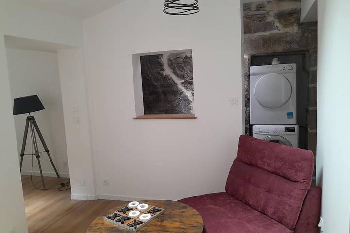 Apartamento entero, Large apartment, recently renovated, right in the center opposite the town hall in Morlaix, Ceinture Dorée