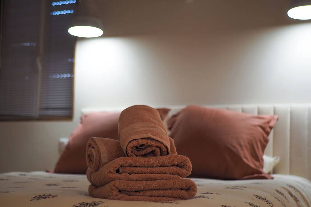 Entire apartment, Lilo Gaillac: Balneo loft - a wellness break for two in Gaillac, Albi region