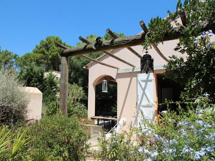 Villa für 6 Personen, mit Terrasse und Garten in Lecci