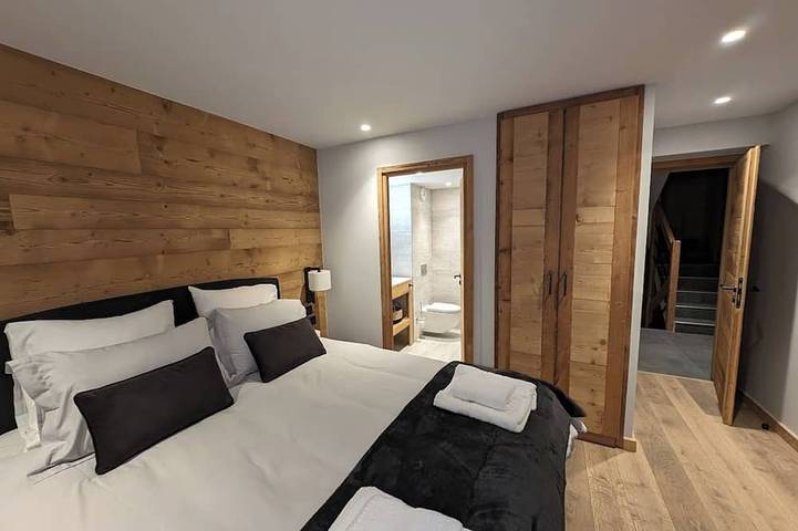 Sophisticated, Relaxed Chic, 7 bedroom & games rom in Vaujany, Écrins National Park