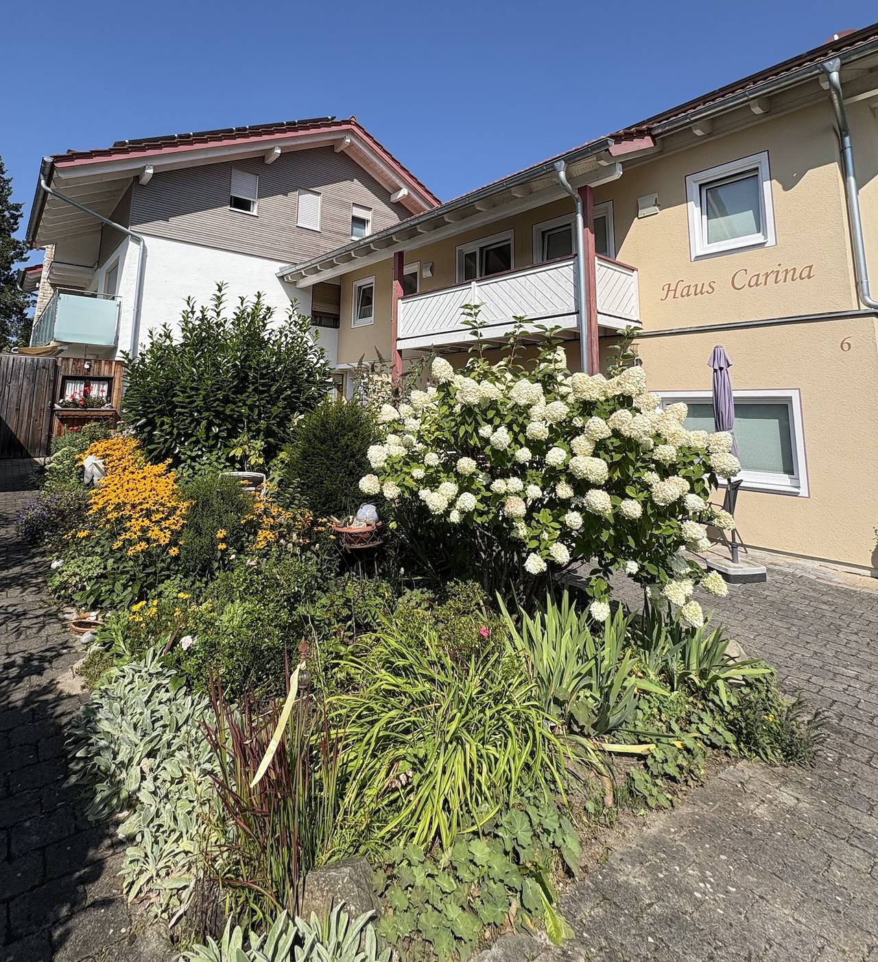 Ganze Ferienwohnung, Haus Carina - Ferienwohnung Nr. 2, 44 qm Obergeschoss, 1 separates Schlafzimmer in Bad Endorf, Chiemsee