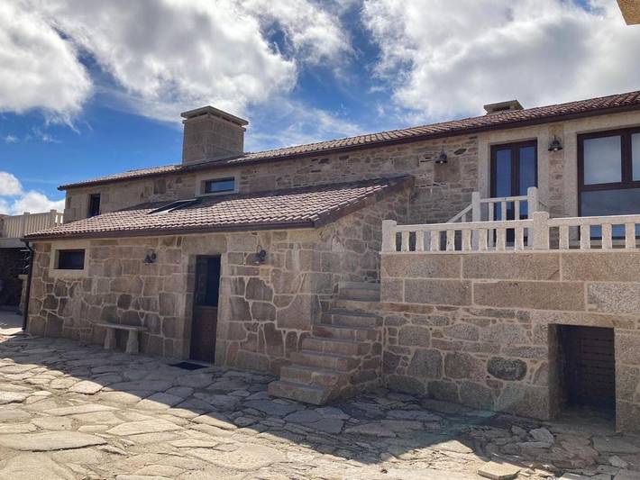 Casa rural para 6 personas, con jacuzzi además de balcón y sauna en Mazaricos