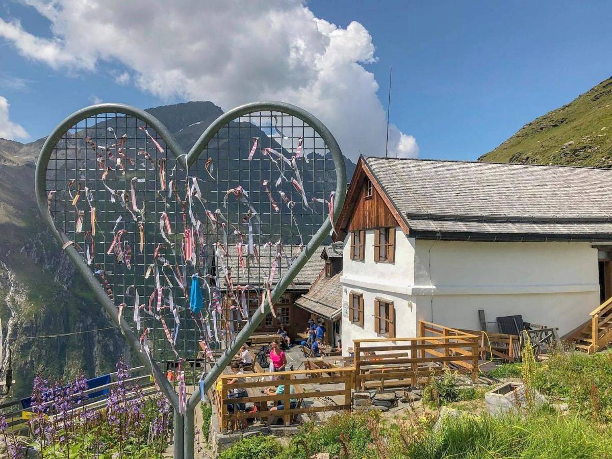 Ganze Wohnung, Apartment with Balcony in Tuxer Alpen, Hintertux