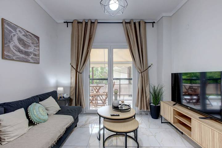 Entire apartment, Fresh 1 Bd Apartment with Balcony in Thessaloniki in Thessaloniki region