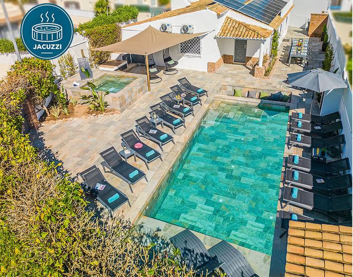 Villa for 22 people, with hot tub and terrace as well as garden - 1