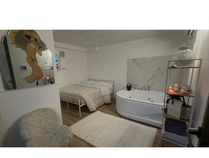 Casale per 2 persone, con idromassaggio e giardino in Puglia