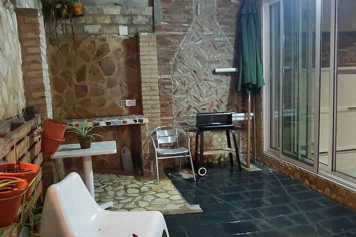 Apartamento para 4 personas, con jacuzzi y jardín, Se admiten mascotas en La Malvarrosa