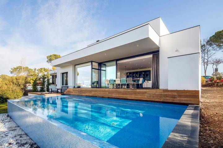 Casa rural para 4 personas, con Balcón y Terraza además de Jacuzzi y Jardín en Riudellots de la Selva