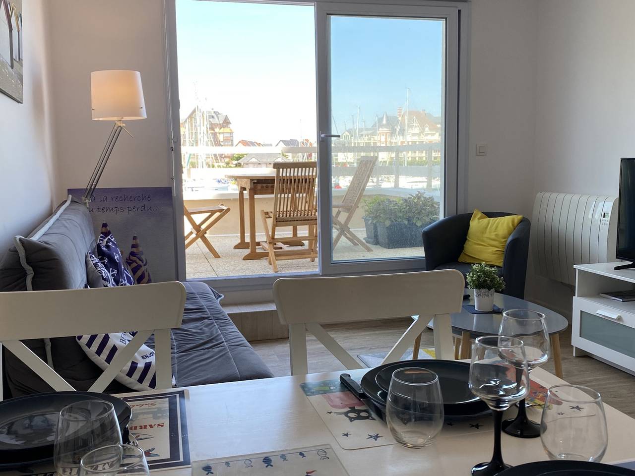 Apartamento entero, Hermoso Dúplex 4 piezas con Vista al Puerto y Terraza in Dives-sur-Mer, Region de Lisieux