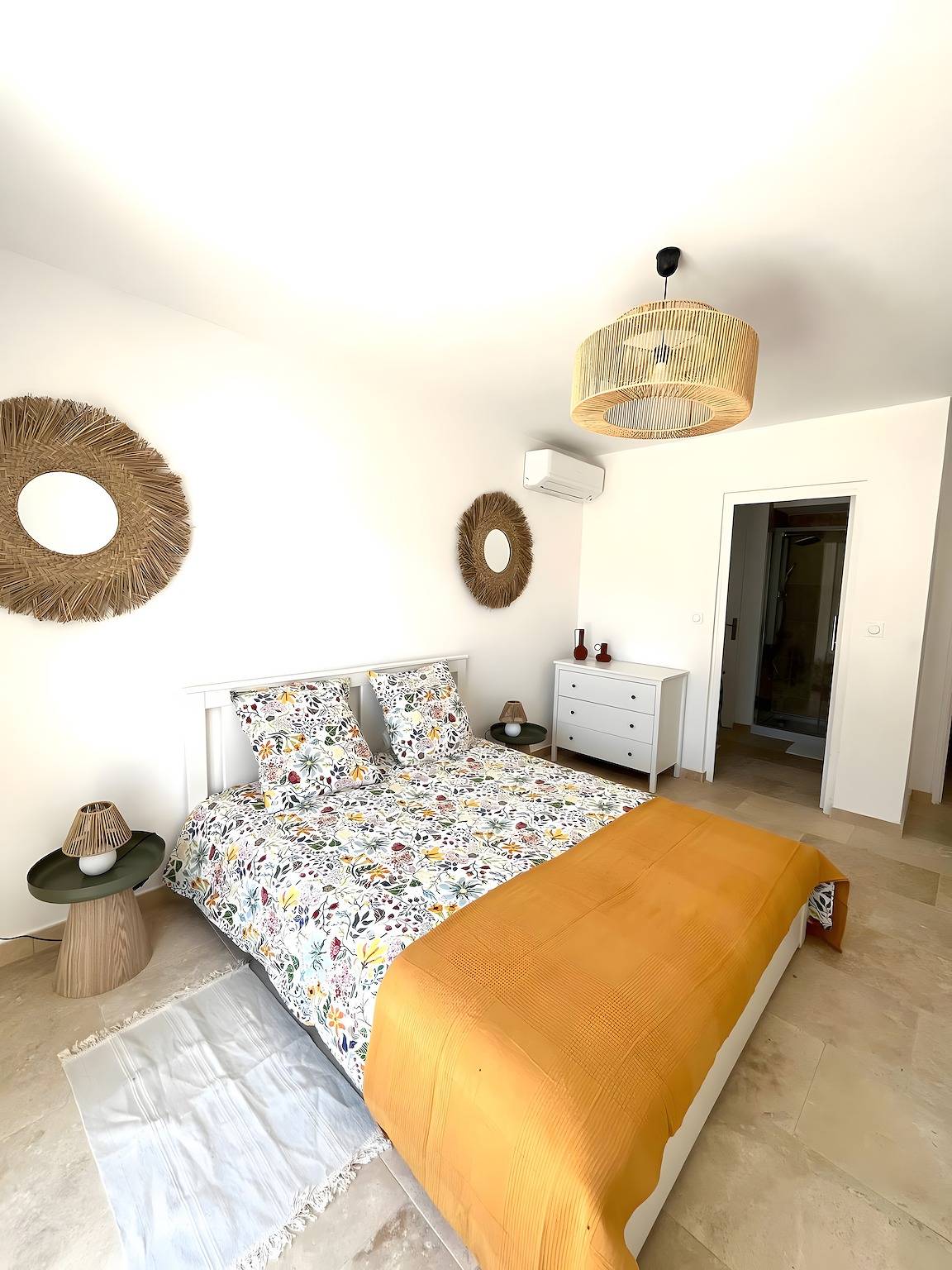 Gästezimmer „Chambre Rez De Terrasse“ mit Bergblick, Wlan und Klimaanlage in Le Thoronet, Draguignan Region