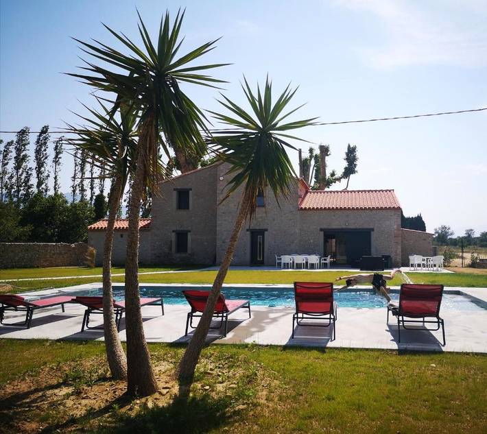 Location de vacances pour 11 personnes, avec Jacuzzi et Terrasse ainsi que Jardin et Piscine à Saint-Génis-des-Fontaines
