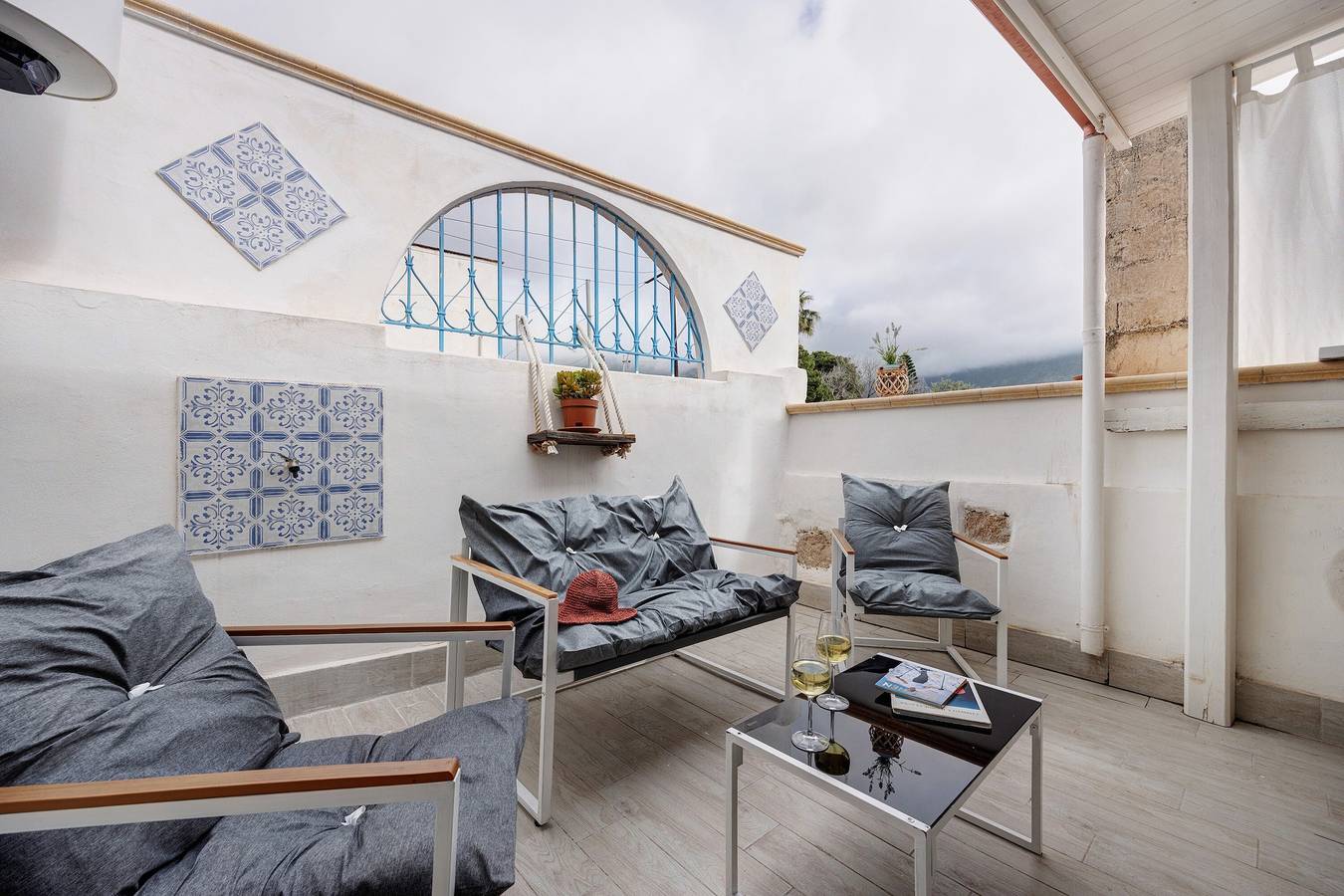 Appartamento intero, Appartamento Madre Terra with Private Terrace in Terrasini, Provincia di Palermo
