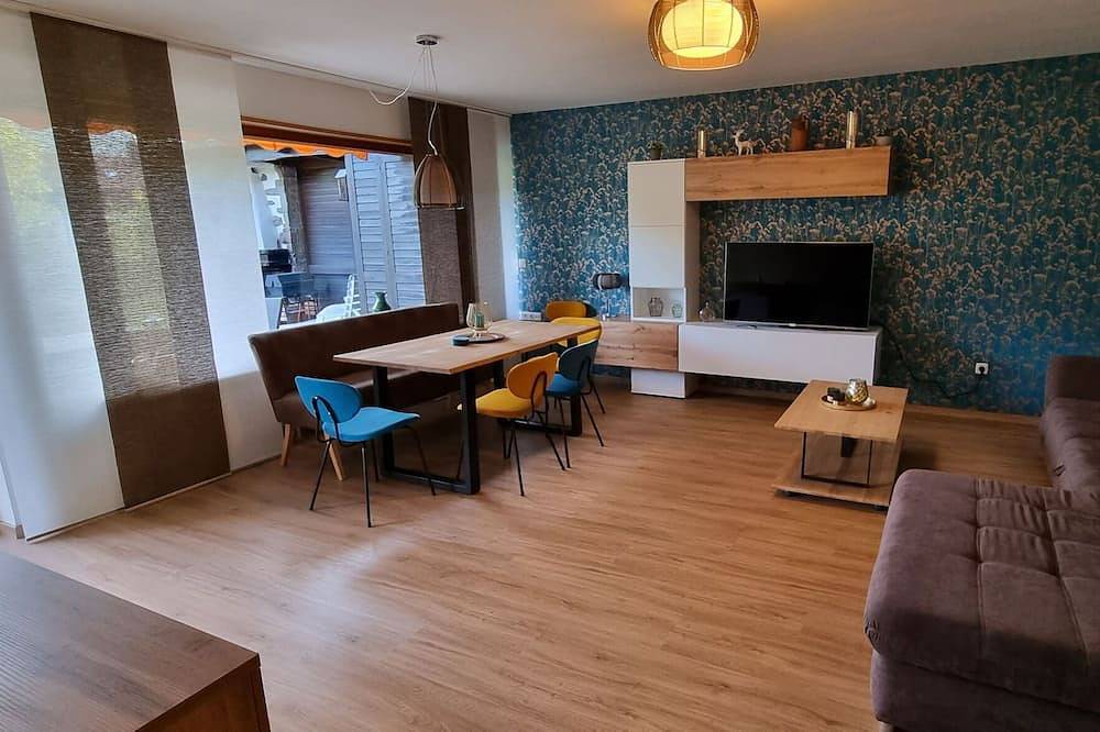 Ganze Wohnung, Komfortables Ferienhaus, Terrasse mit Bergpanorama - Ferienhaus am in Weißensee, Füssen