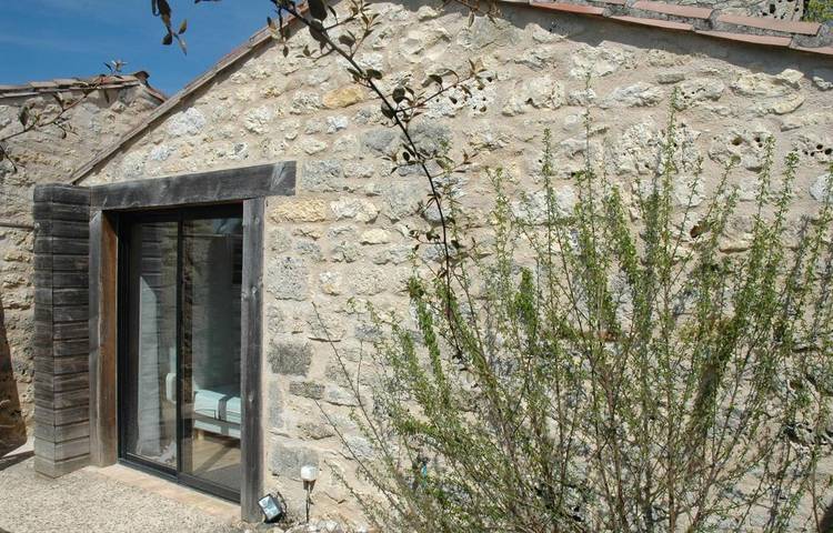 Location de vacances pour 4 personnes, avec jardin ainsi que piscine et vue à Livers-Cazelles - 2