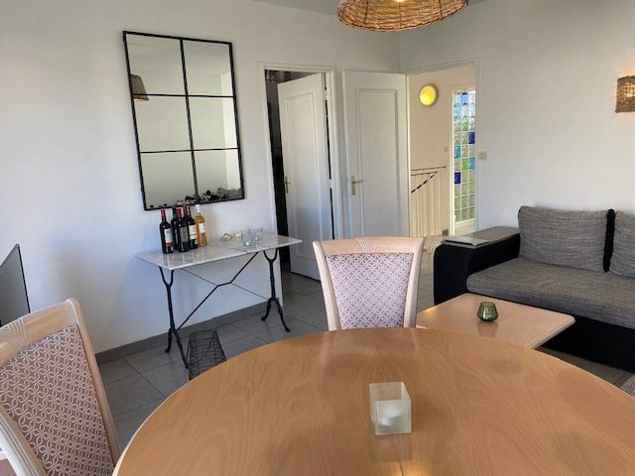 Charming Holiday Home with Garden View, Terrace, Balcony & Parking in Royan in Royan, Côte de Beauté