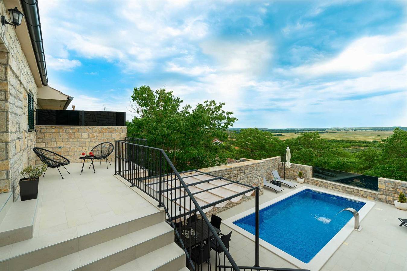 Villa Didovi snovi with pool in Lišane Ostrovičke, Zadar