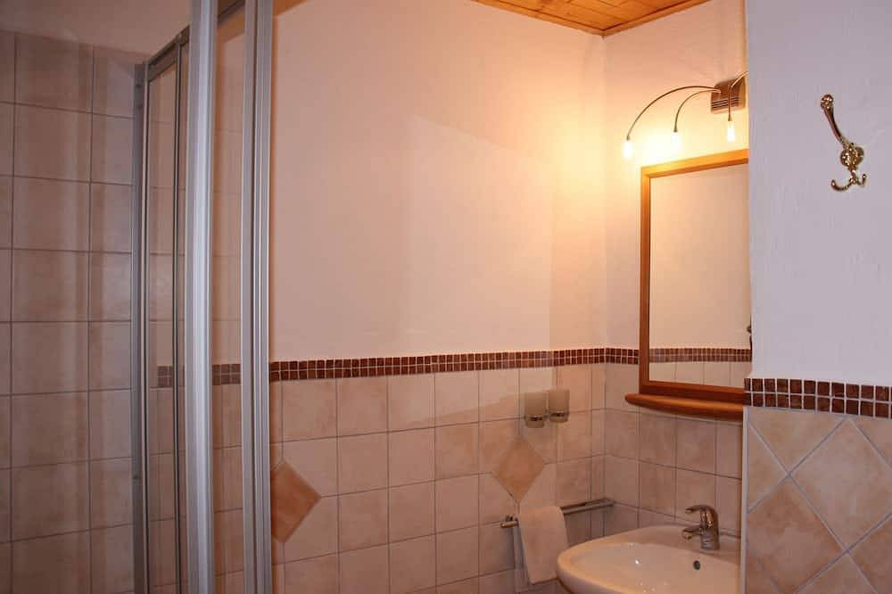 Ganze Wohnung, Ferienwohnung 47m², Bauernhof, Balkon, 2 Schlafzimmer, Wohnküche, Sat-Tv, W-Lan in Frasdorf, Bayerische Alpen