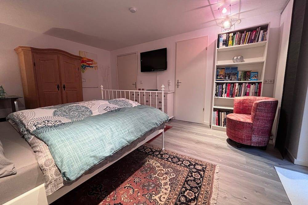 Entire apartment, Doppelzimmer mit Bad in Stuttgart-Birkach - Nähe Si-Zentrum, Messe, Flughafen in Stuttgart, Stuttgart Region