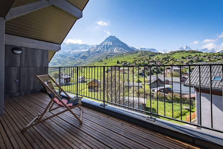 Gîte pour 14 personnes, avec balcon, adapté aux familles dans Office De Tourisme Des Albiez - 2