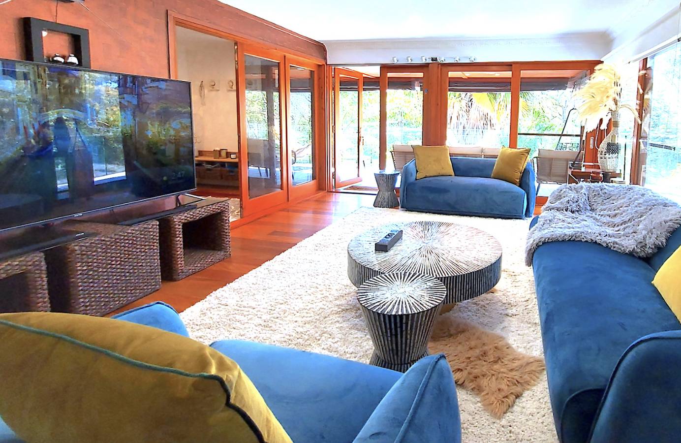 Charming Retreat! at Famous Palm Beach! Outdoor Spa till 8! Walk to Ocean beach! in Sydney, New South Wales