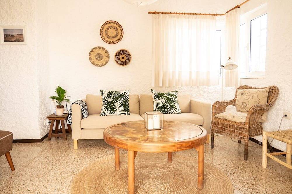 Zentral gelegener Bungalow mit 2 Schlafzimmern, Garten und Privatparkplatz in Corralejo, La Oliva