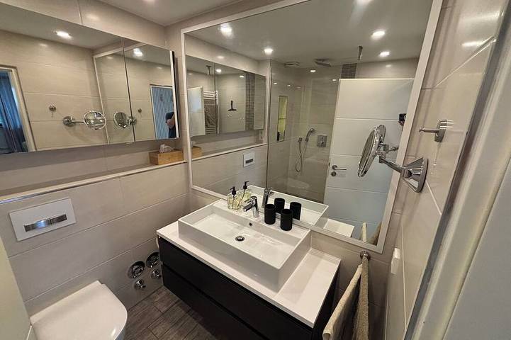 Ganze Wohnung, Penthouse mit Traumblick auf Teutoburger Wald - Dachterrasse, Whirlpool, Garage in Bad Salzuflen, Kreis Lippe