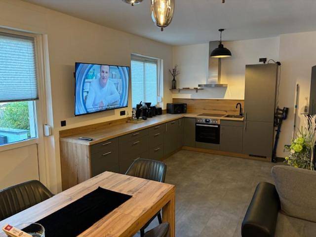Ferienhaus für 13 Personen, mit Balkon und Terrasse sowie Garten in Halle