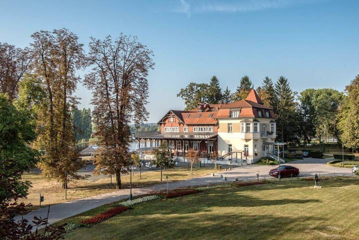 Hotel dla 4 osób, z basen i widok oraz sauna i ogród, zwierzęta dozwolone w Karlovac