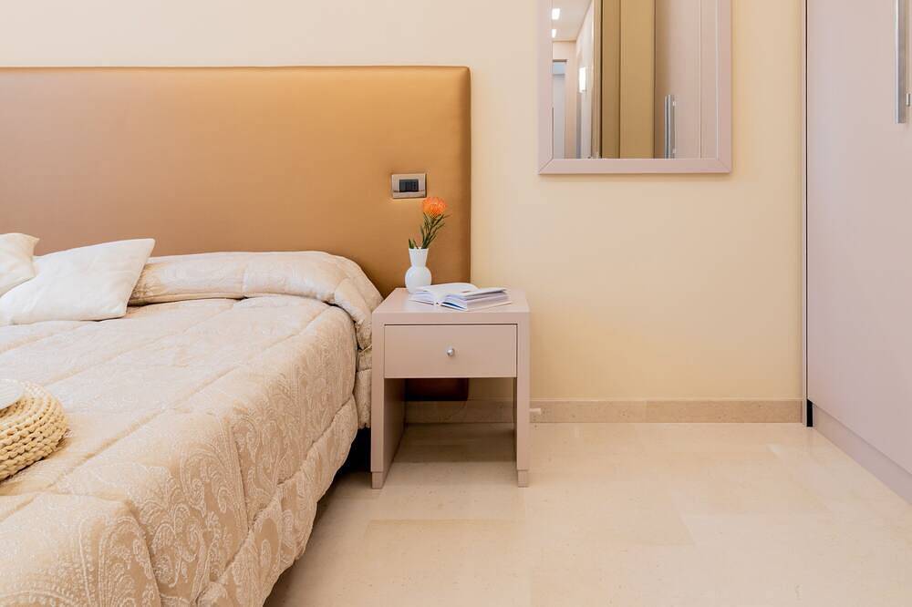 Entire apartment, Elegant Sea View Apartment with Panoramic Patio in Grottammare, Grottammare (Comune)