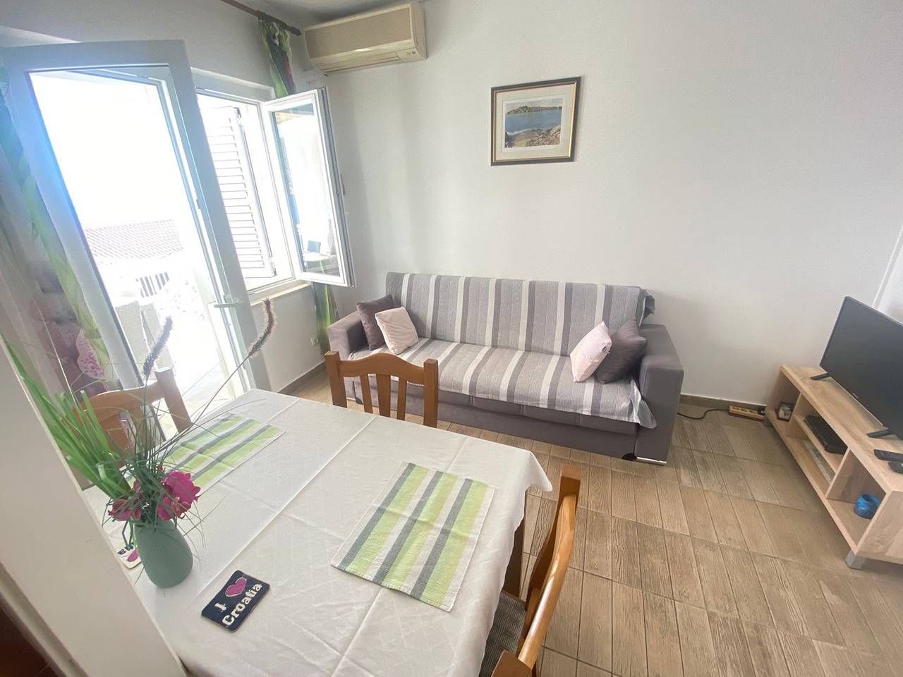 Ganze Wohnung, Ein-Zimmer Apartment mit Terrasse und Meerblick in Primosten, Šibenik-Knin