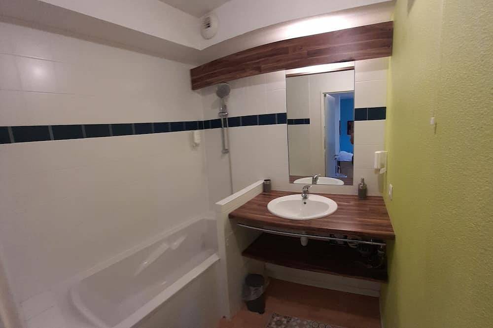 Appartement entier, Appartement de l'isard bleu, dans résidence de tourisme 3 étoiles in Lourdes, Hautes-Pyrénées