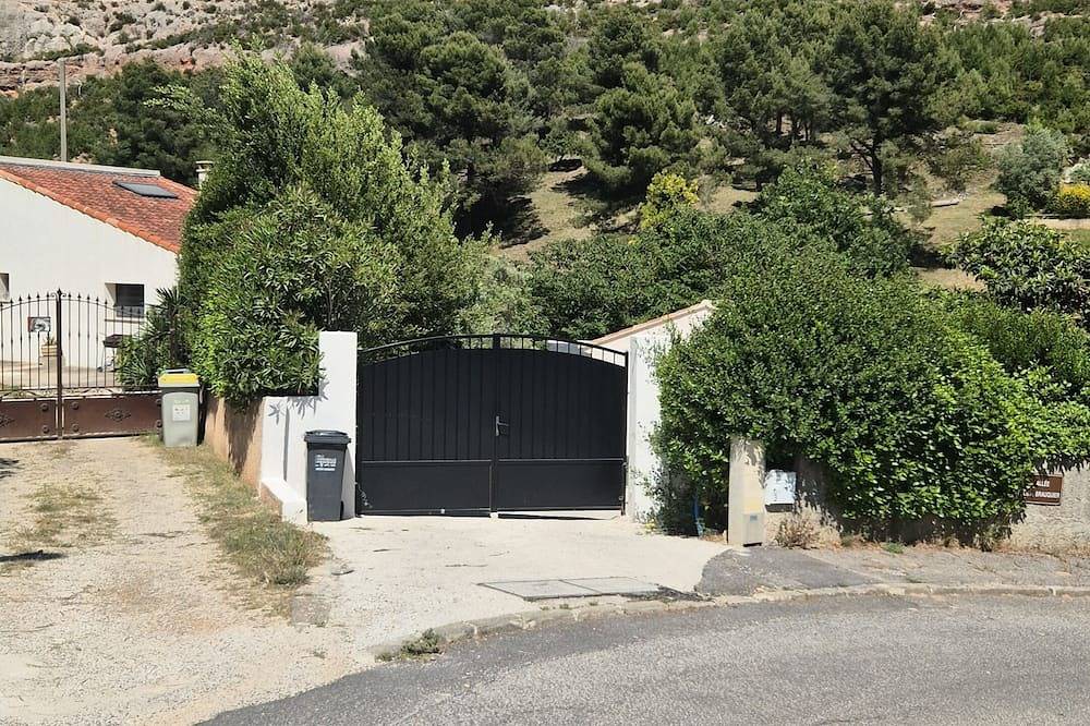 House family 2 bedrooms 8 beds beaches, train station and airport, Aix marseille in Vitrolles, Mittelmeerküste (Frankreich)