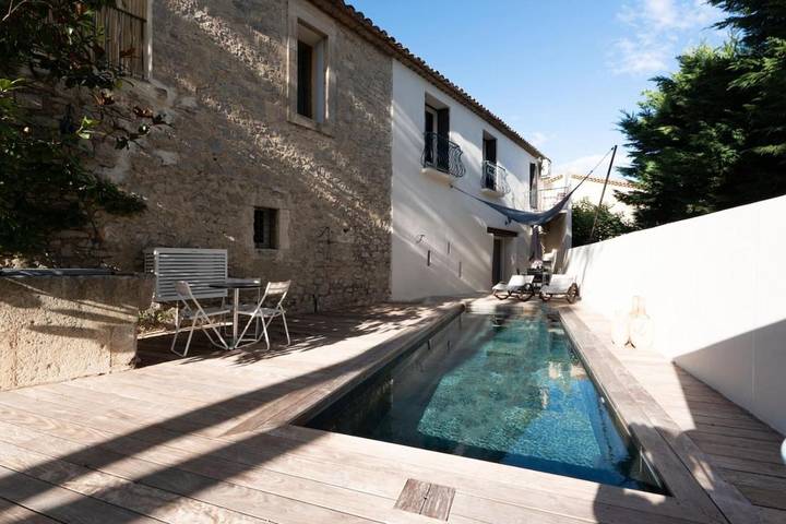 Location de vacances pour 17 personnes, avec Balcon et Terrasse ainsi que Jardin et Piscine à Saint-Bauzille-de-Montmel