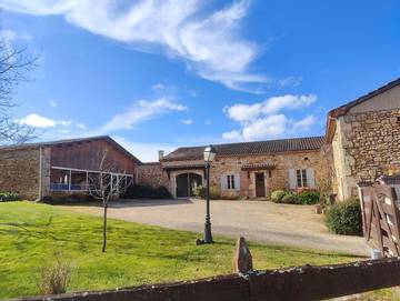 Gîte pour 8 personnes, avec vue ainsi que piscine et jardin à Salles (Lot-et-Garonne)