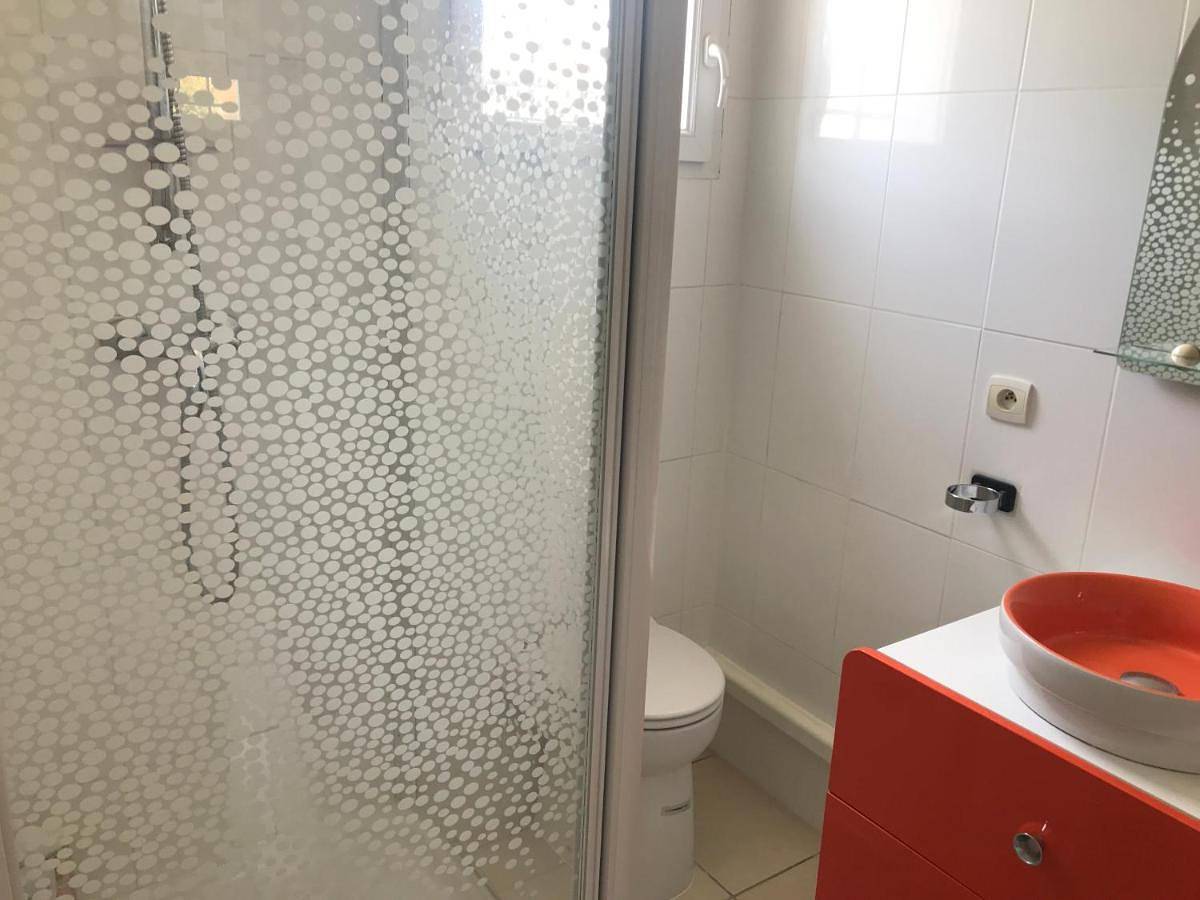 Double Room with Private Bathroom in Le Luc, Région de Draguignan